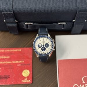« SILVER SNOOPY AWARD » 42 MM, ACIER SUR BRACELET EN NYLON SPEEDMASTER SÉRIE ANNIVERSAIRE Référence : 310.32.42.50.02.001